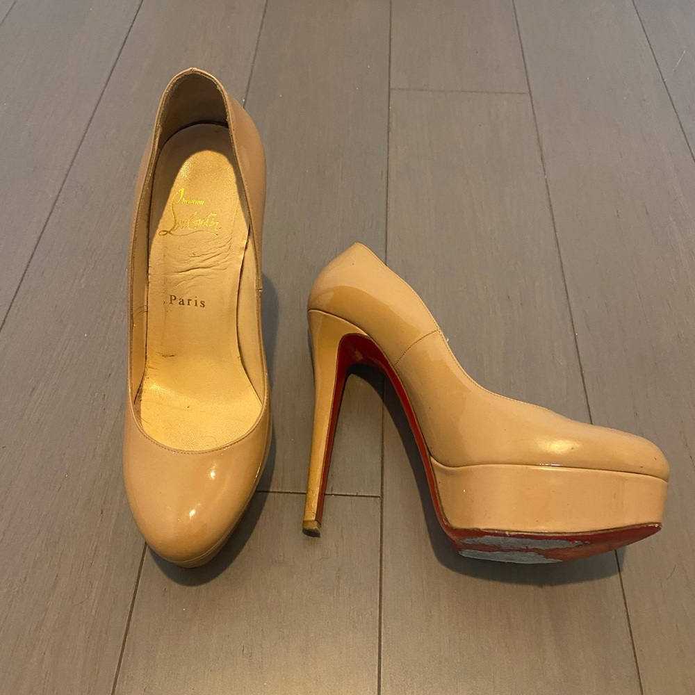 Christian Louboutin Bianca Pumps - Patent Cafe Nude - 37.5